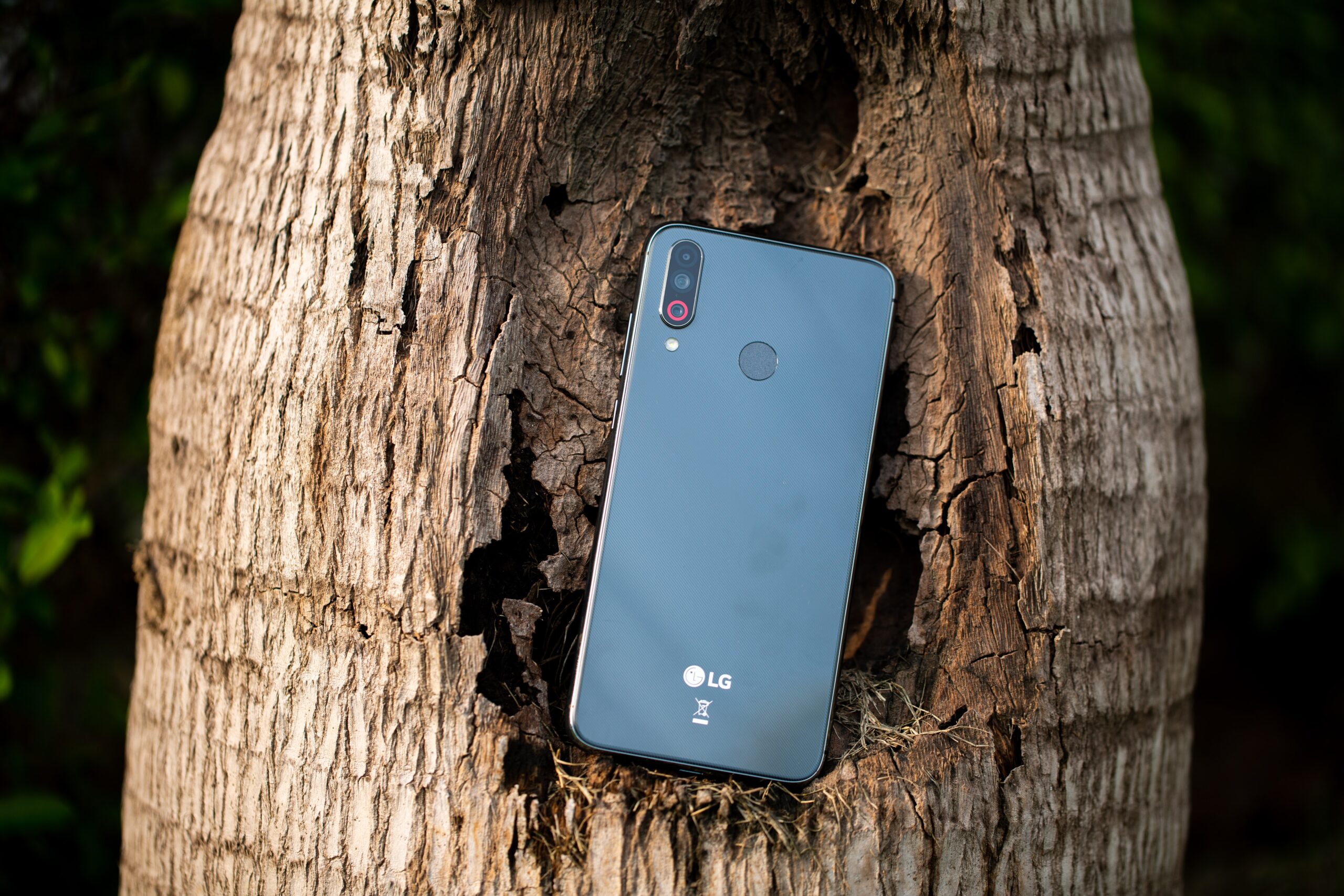 LG hangs up its phones